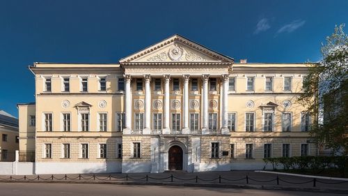 Формула успеха международного образовательного бренда в России: 240 лет МИИГАиК